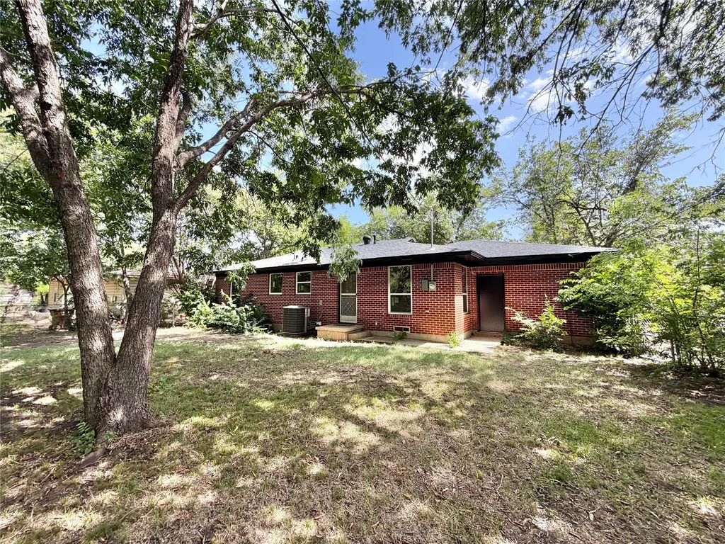 1812 Carlton Street Denton TX 76201