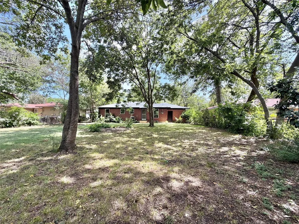 1812 Carlton Street Denton TX 76201