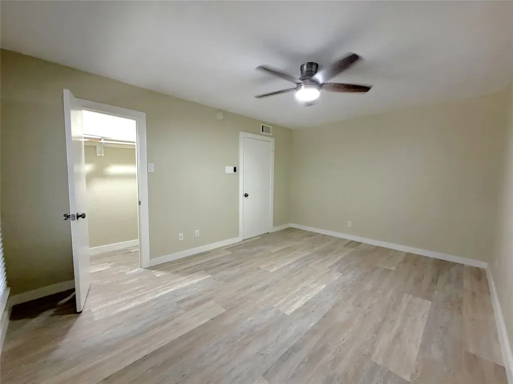 7525 Holly Hill Drive Dallas TX 75231