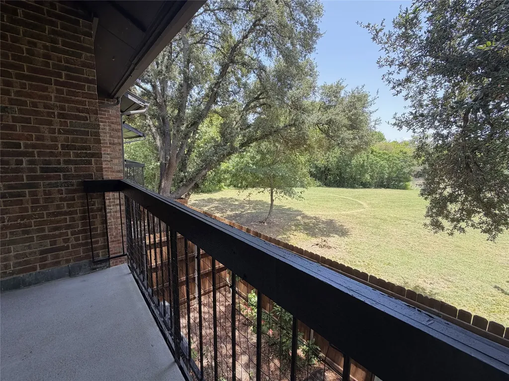 7525 Holly Hill Drive Dallas TX 75231
