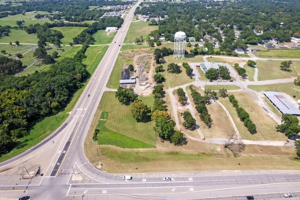 604 N Tx-121 Bonham TX 75418