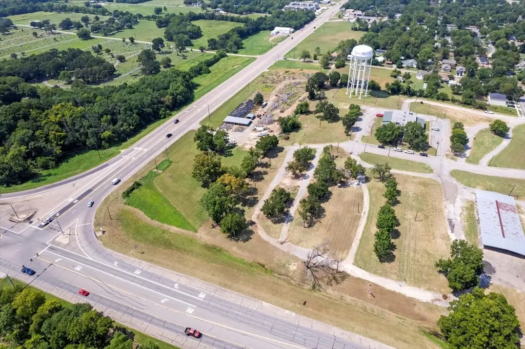 604 N Tx-121 Bonham TX 75418