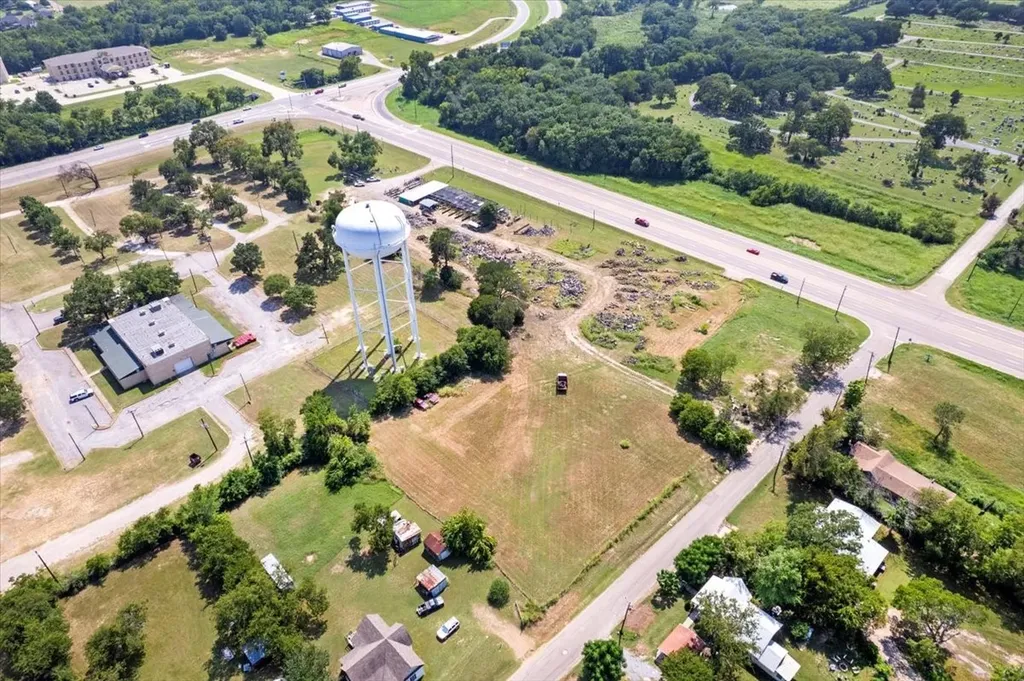 604 N Tx-121 Bonham TX 75418