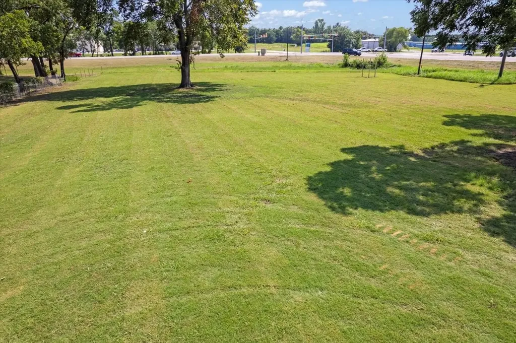 604 N Tx-121 Bonham TX 75418