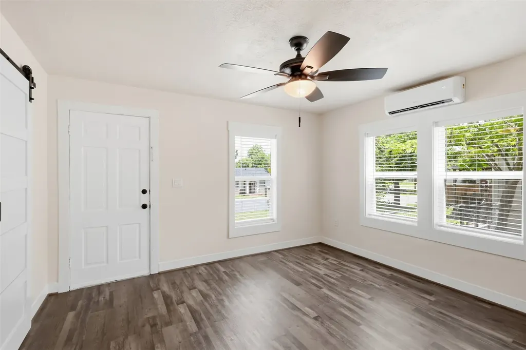 707 W Water Street Weatherford TX 76086