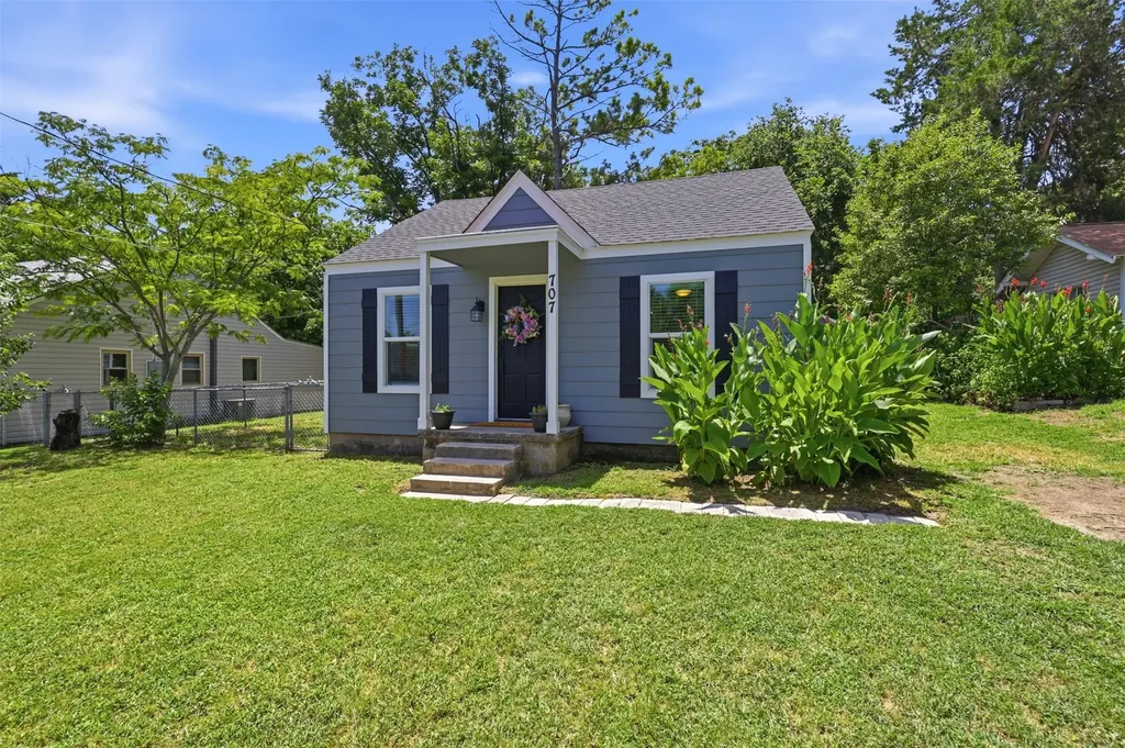 707 W Water Street Weatherford TX 76086