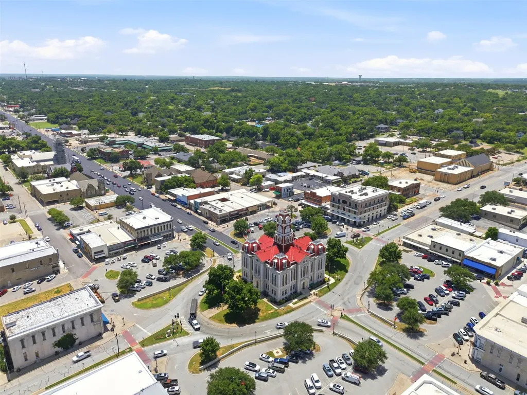 707 W Water Street Weatherford TX 76086