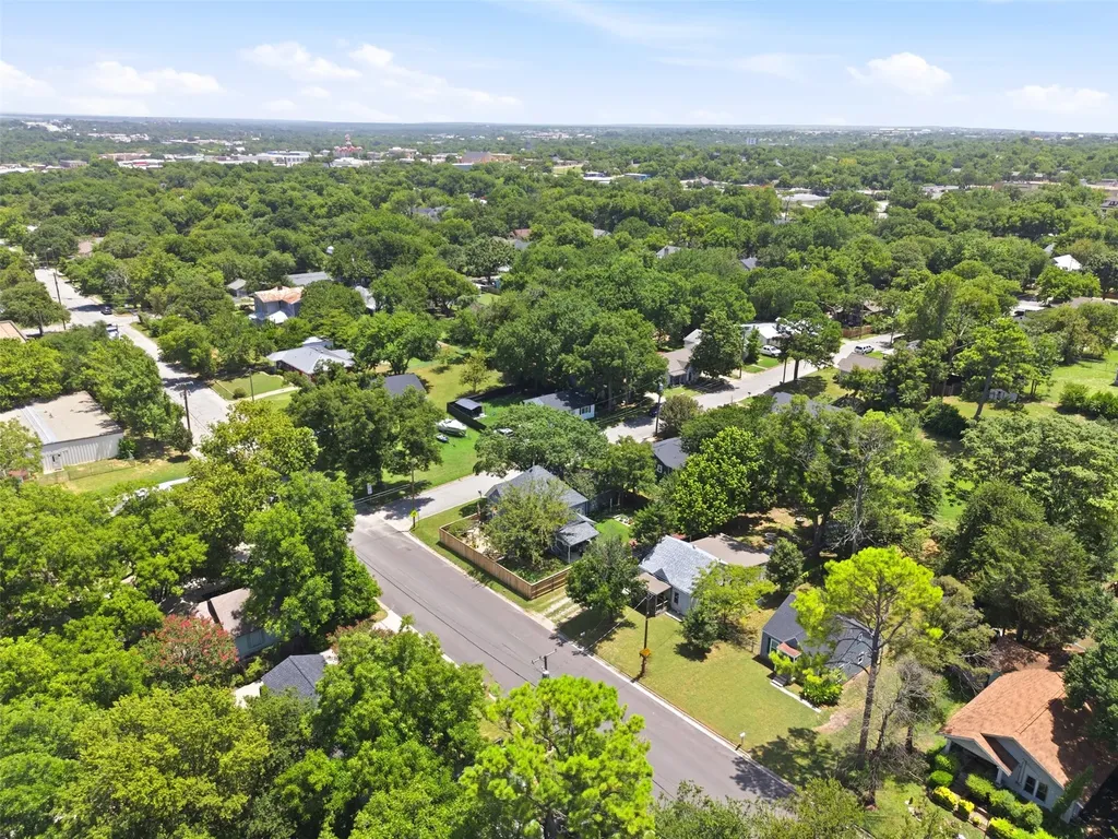 707 W Water Street Weatherford TX 76086