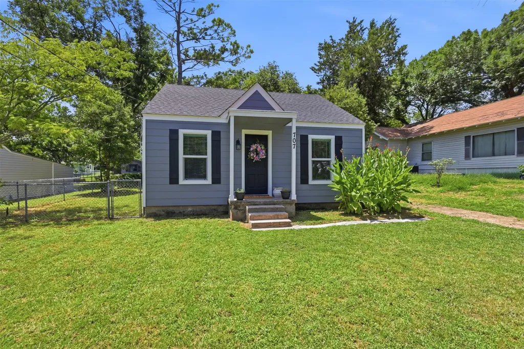707 W Water Street Weatherford TX 76086