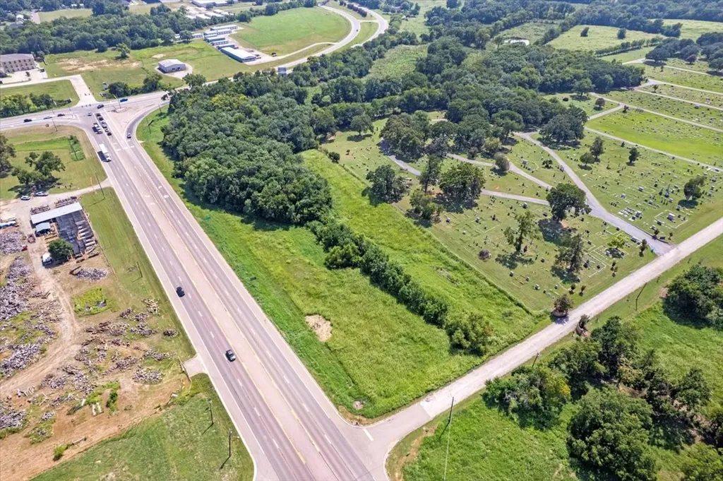 Westside W Tx-121 Highway Bonham TX 75418