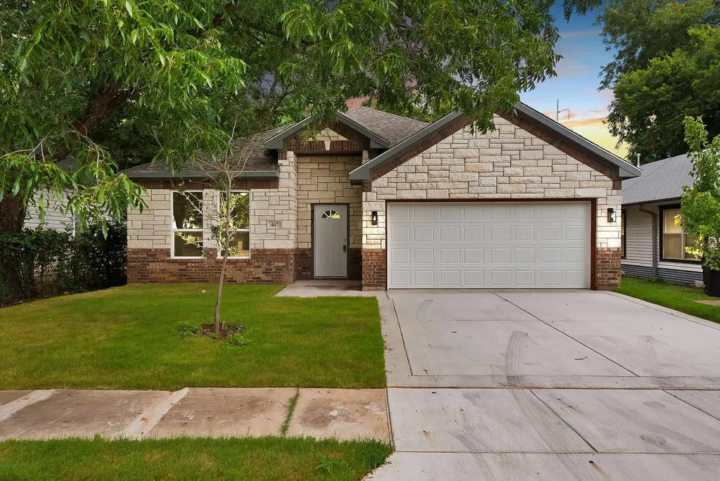 407 E Willingham Street Cleburne TX 76031
