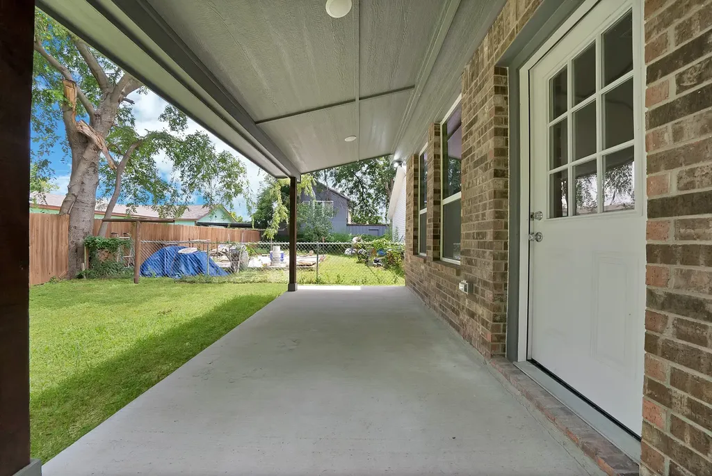 407 E Willingham Street Cleburne TX 76031