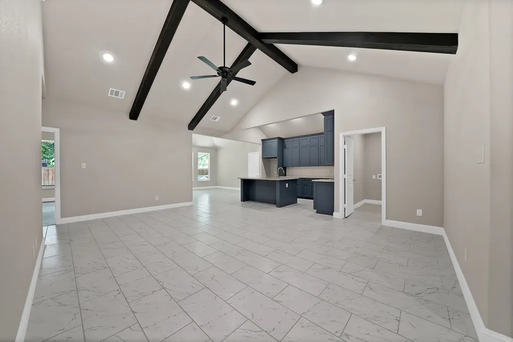 407 E Willingham Street Cleburne TX 76031