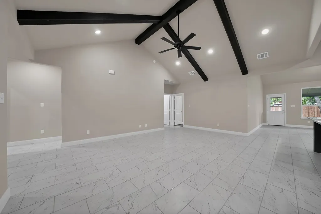 407 E Willingham Street Cleburne TX 76031