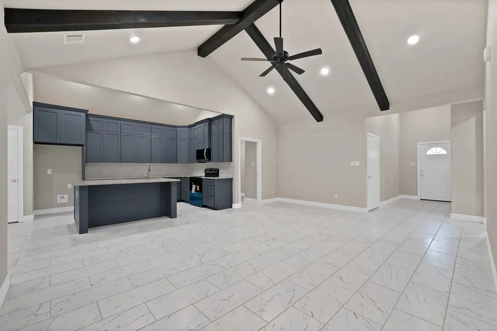 407 E Willingham Street Cleburne TX 76031