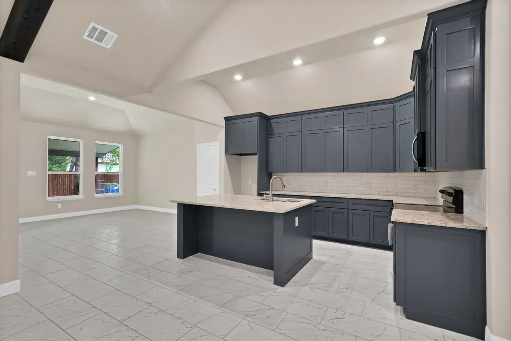 407 E Willingham Street Cleburne TX 76031
