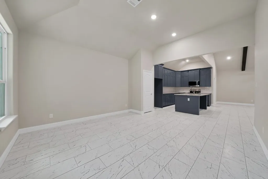 407 E Willingham Street Cleburne TX 76031