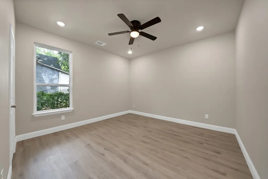 407 E Willingham Street Cleburne TX 76031