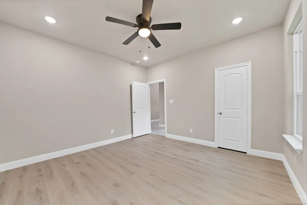 407 E Willingham Street Cleburne TX 76031