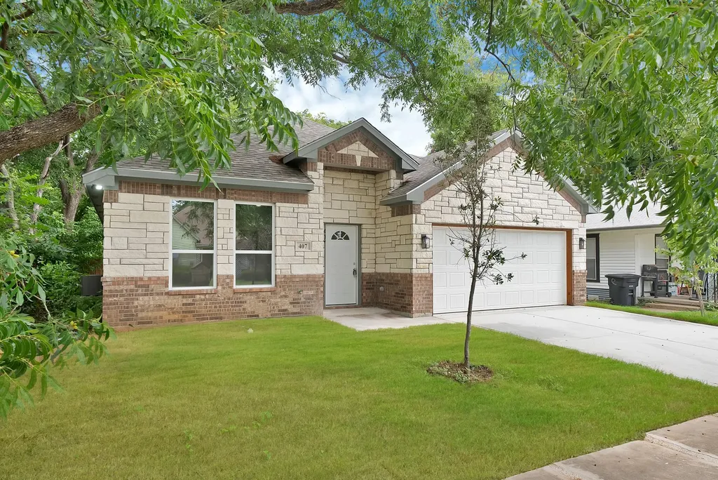 407 E Willingham Street Cleburne TX 76031