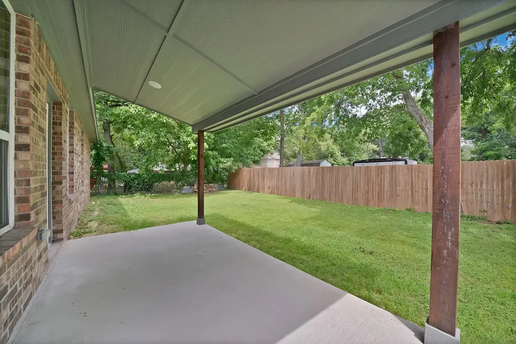 407 E Willingham Street Cleburne TX 76031