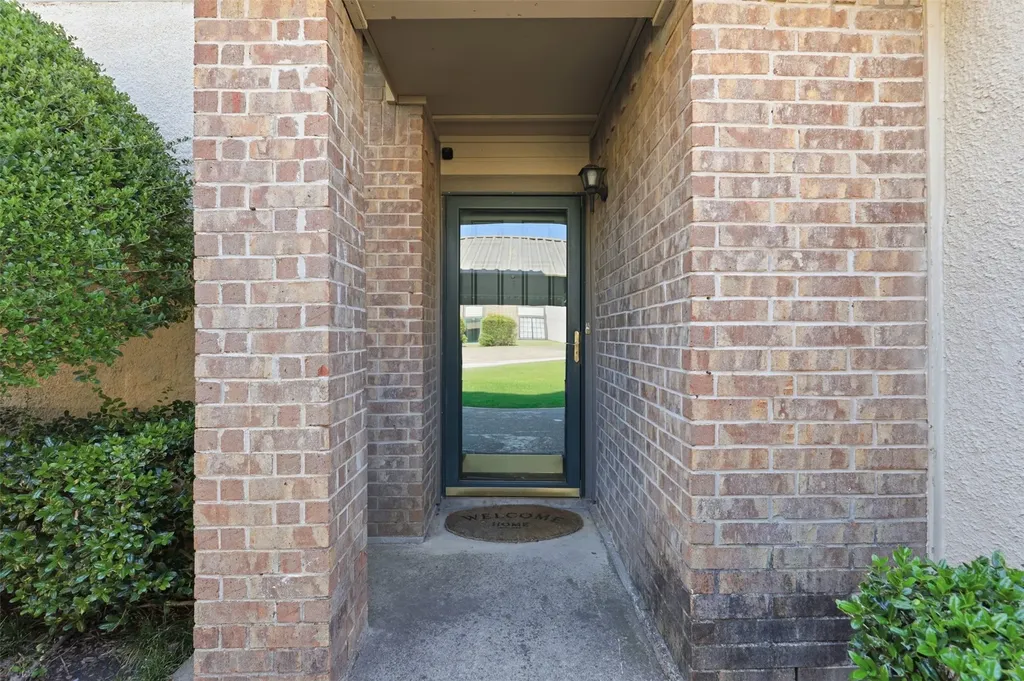 322 W Harwood Road Hurst TX 76054