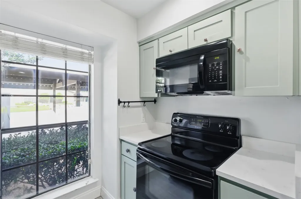 322 W Harwood Road Hurst TX 76054