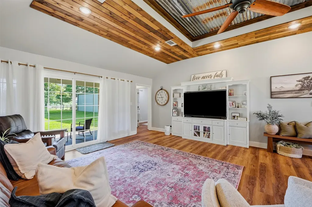 522 Preston Drive Pottsboro TX 75076