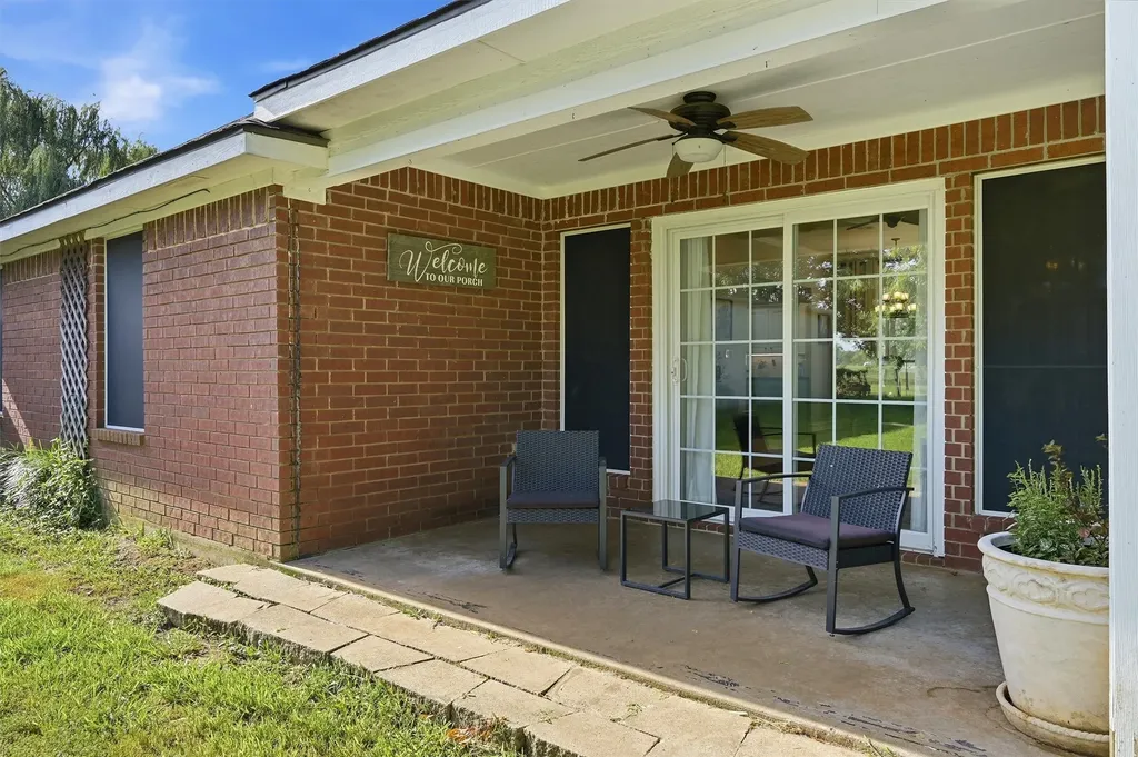 522 Preston Drive Pottsboro TX 75076