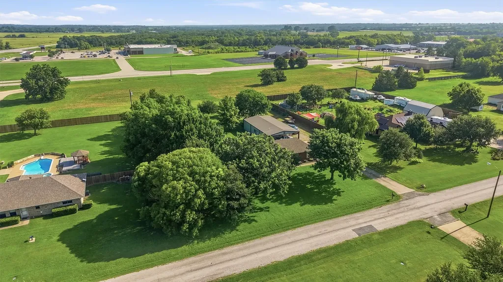 522 Preston Drive Pottsboro TX 75076