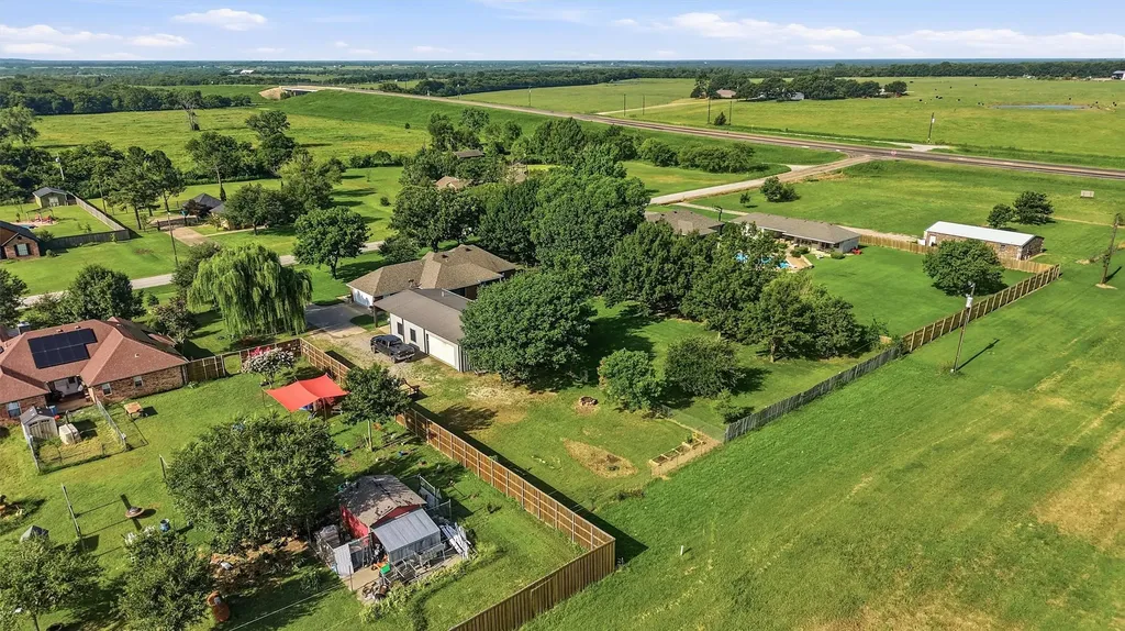 522 Preston Drive Pottsboro TX 75076