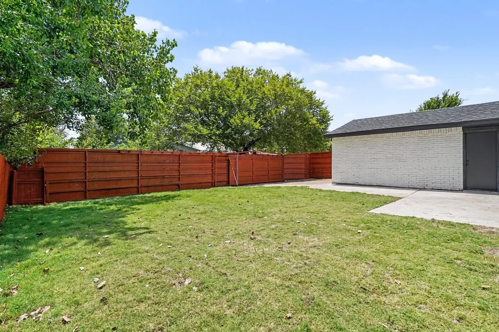 2117 Montana Trail Grand Prairie TX 75052