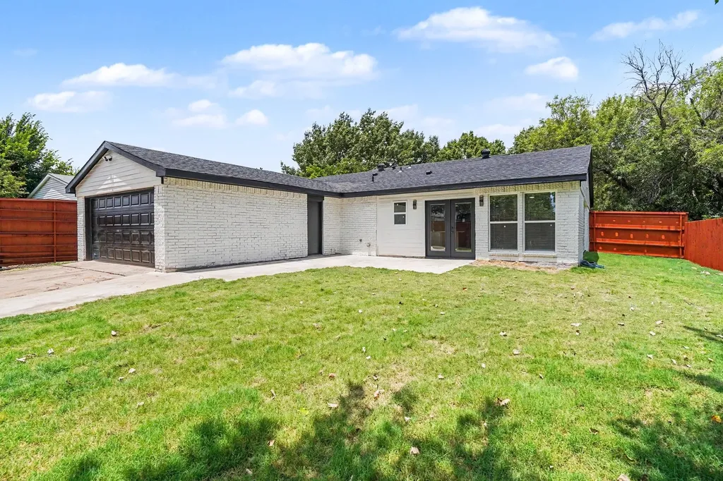 2117 Montana Trail Grand Prairie TX 75052