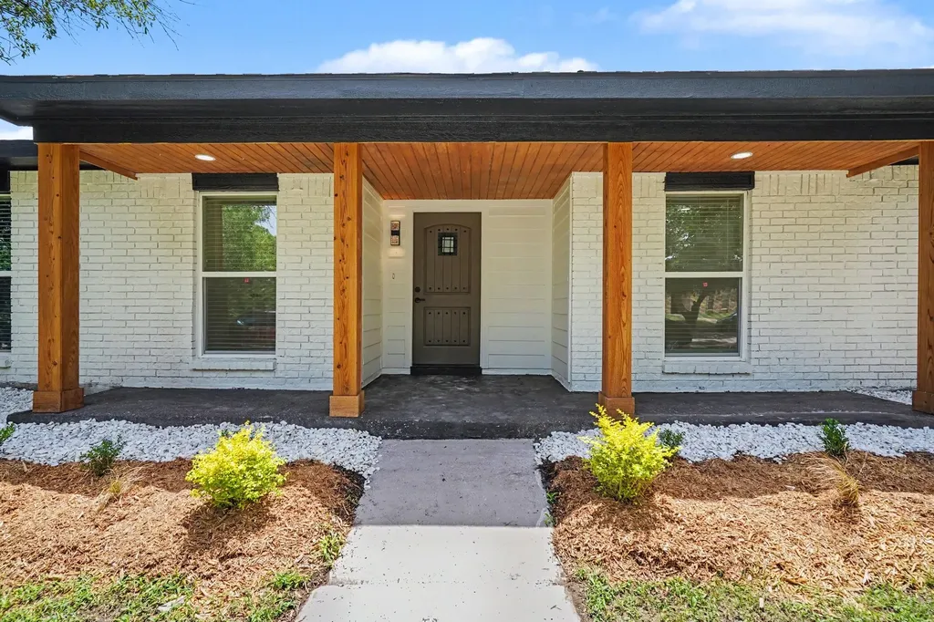 2117 Montana Trail Grand Prairie TX 75052