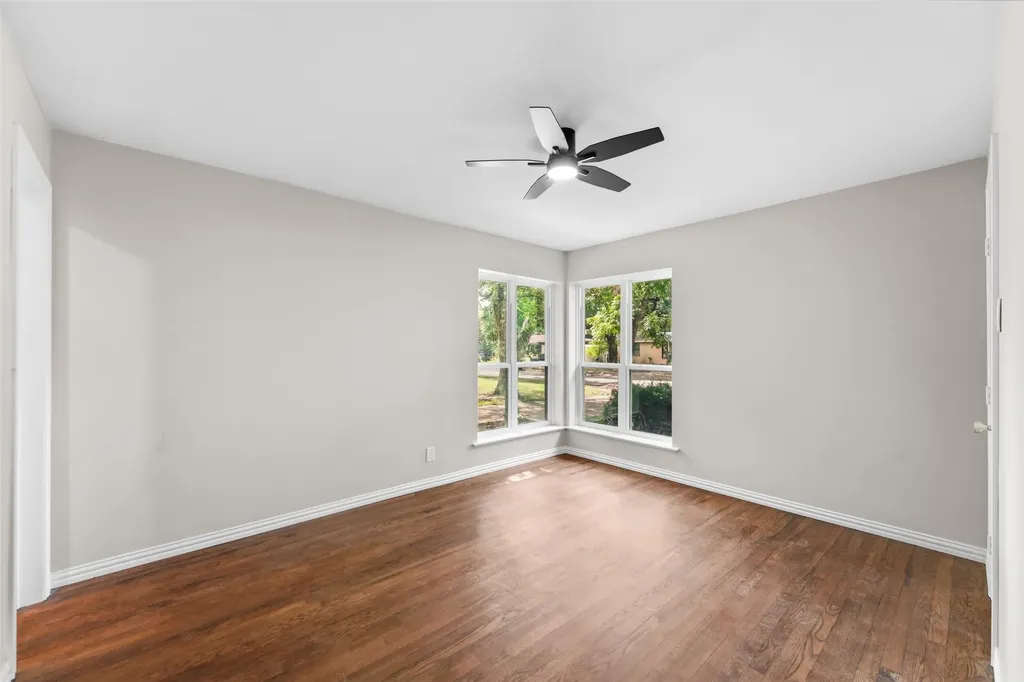 2335 Hartline Drive Dallas TX 75228