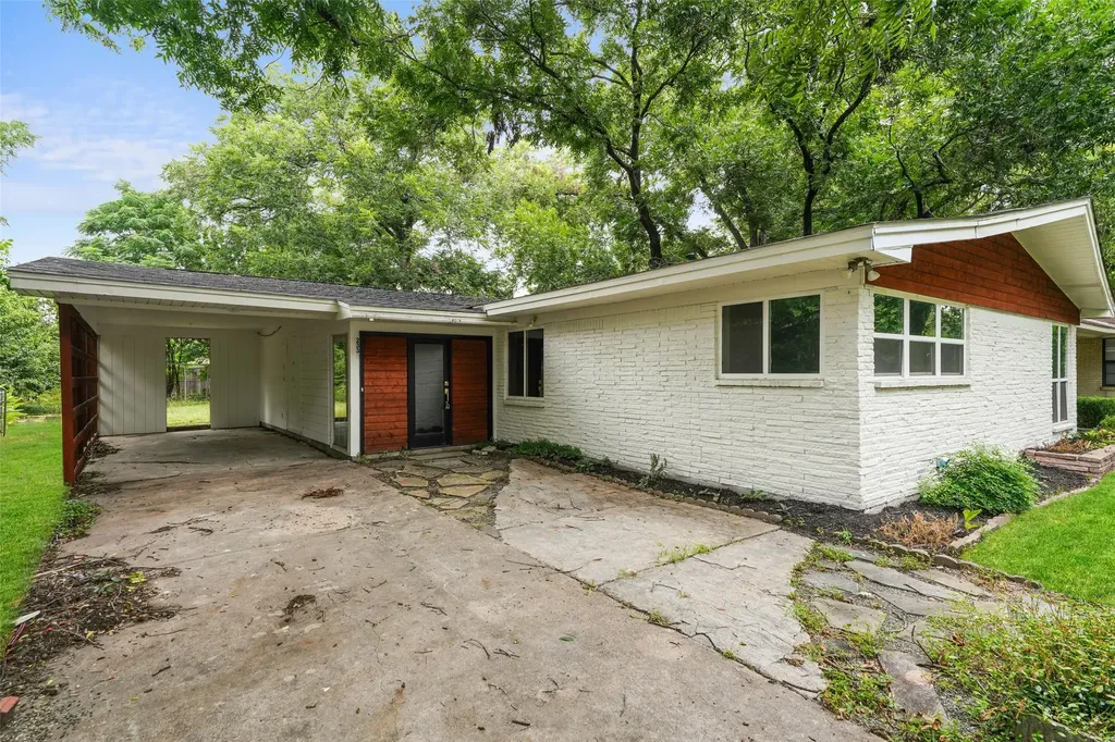2335 Hartline Drive Dallas TX 75228