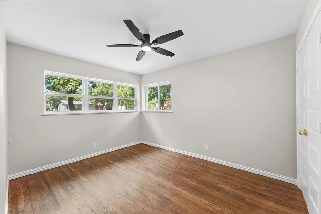 2335 Hartline Drive Dallas TX 75228