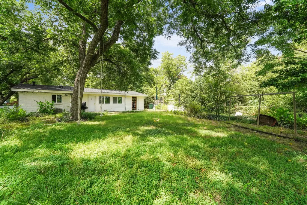 2335 Hartline Drive Dallas TX 75228