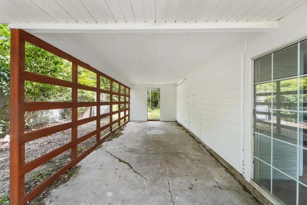 2335 Hartline Drive Dallas TX 75228