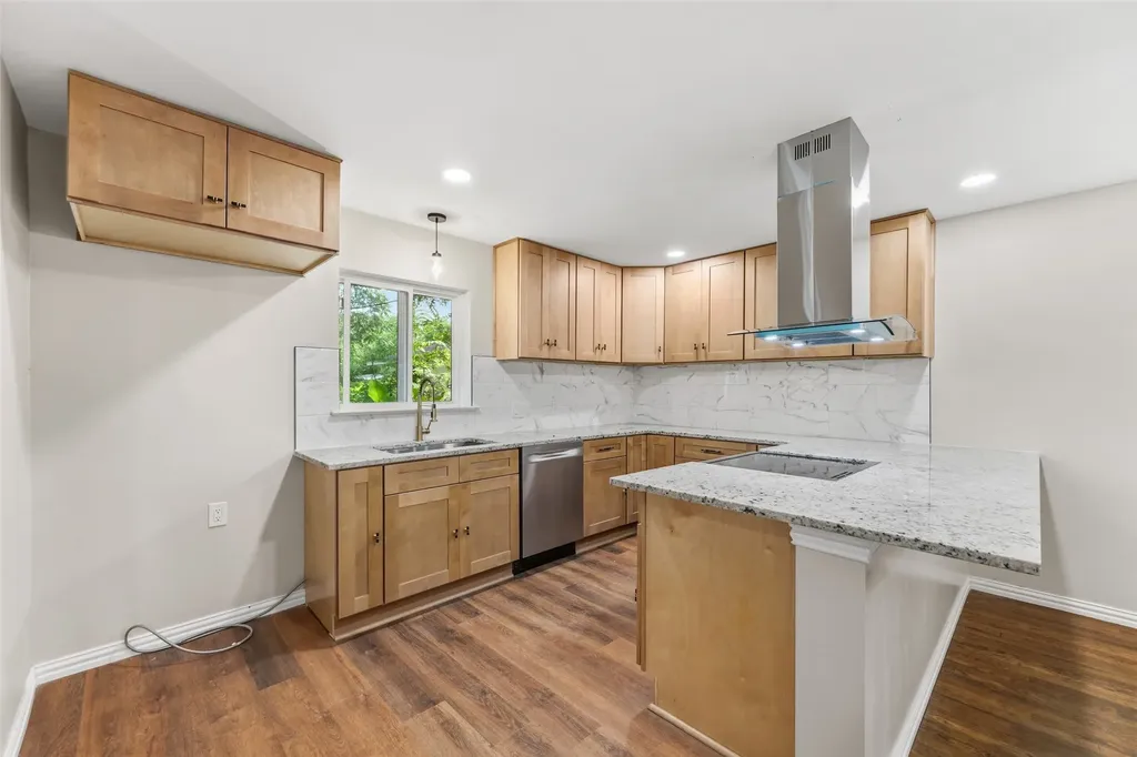 2335 Hartline Drive Dallas TX 75228