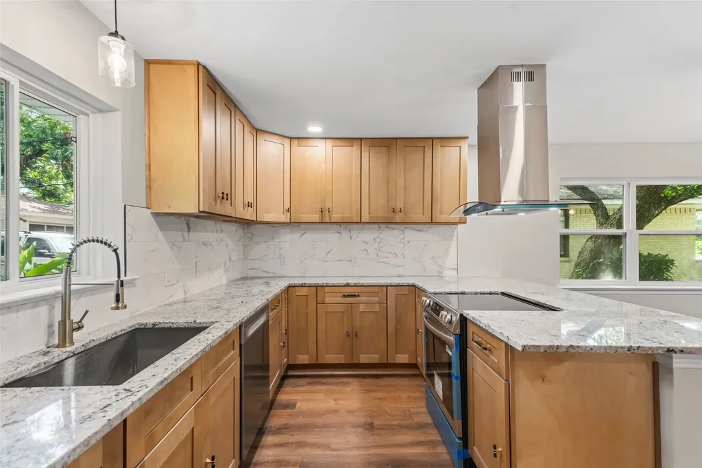 2335 Hartline Drive Dallas TX 75228