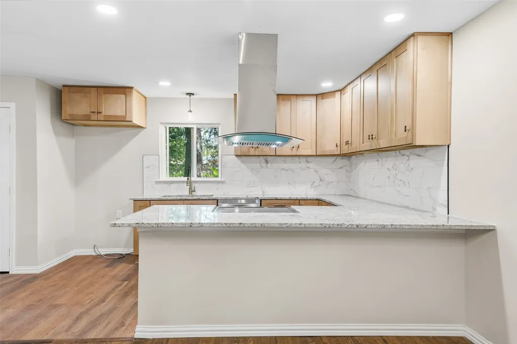 2335 Hartline Drive Dallas TX 75228