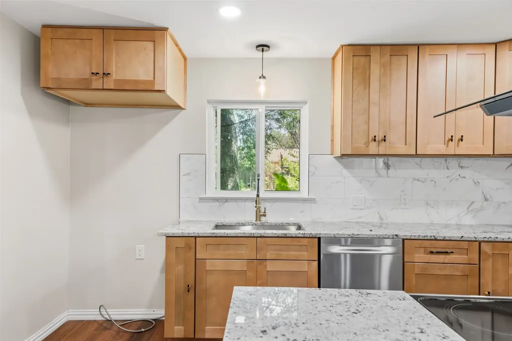 2335 Hartline Drive Dallas TX 75228