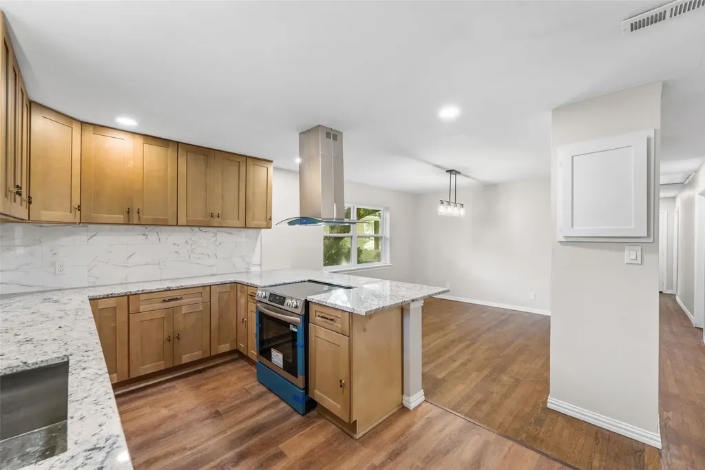 2335 Hartline Drive Dallas TX 75228