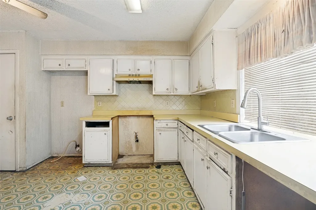 1805 Bosque Drive Garland TX 75040