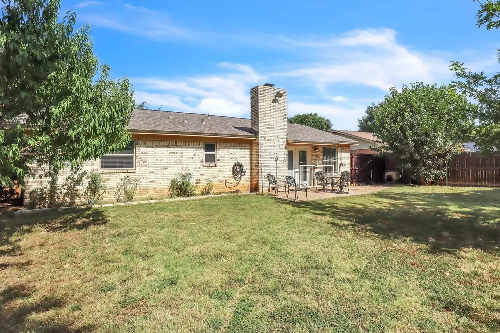 6921 Windy Hill Road Forest Hill TX 76140