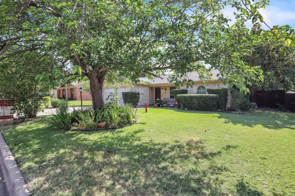 6921 Windy Hill Road Forest Hill TX 76140