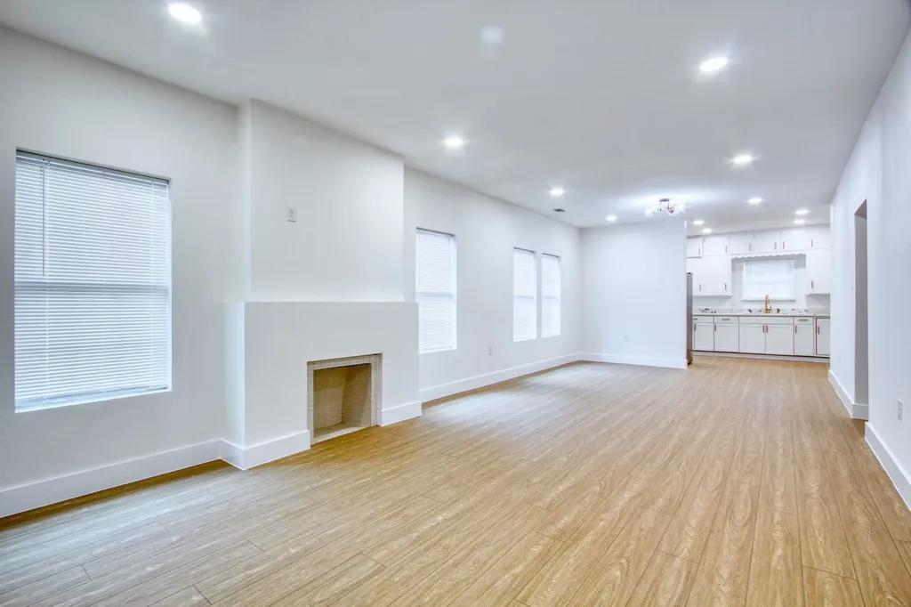 2511 W Lovers Lane Dallas TX 75235