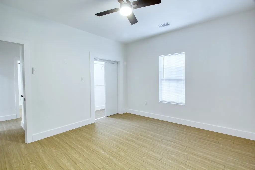 2511 W Lovers Lane Dallas TX 75235