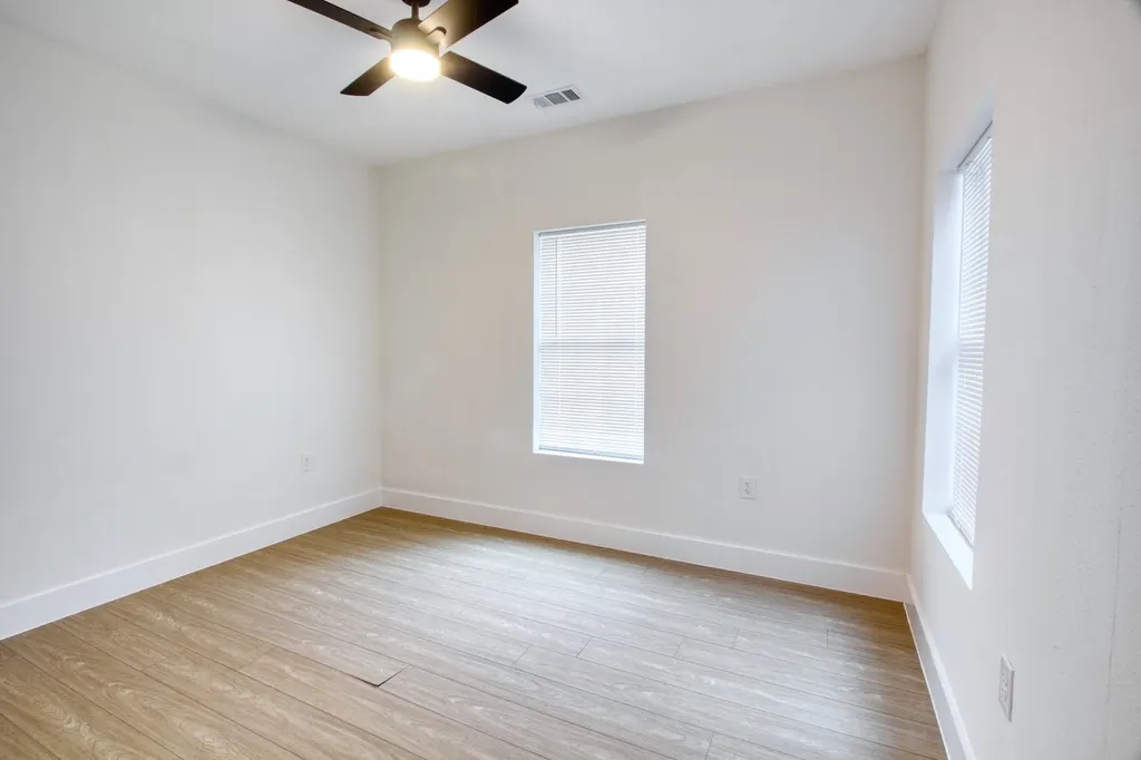 2511 W Lovers Lane Dallas TX 75235
